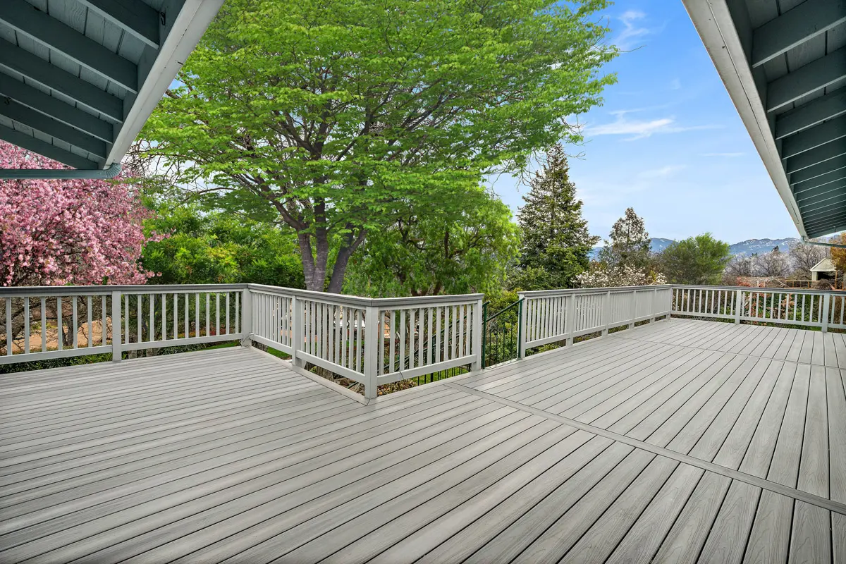 Panoramic view of a large porch at a Rogue Valley Manor residence.